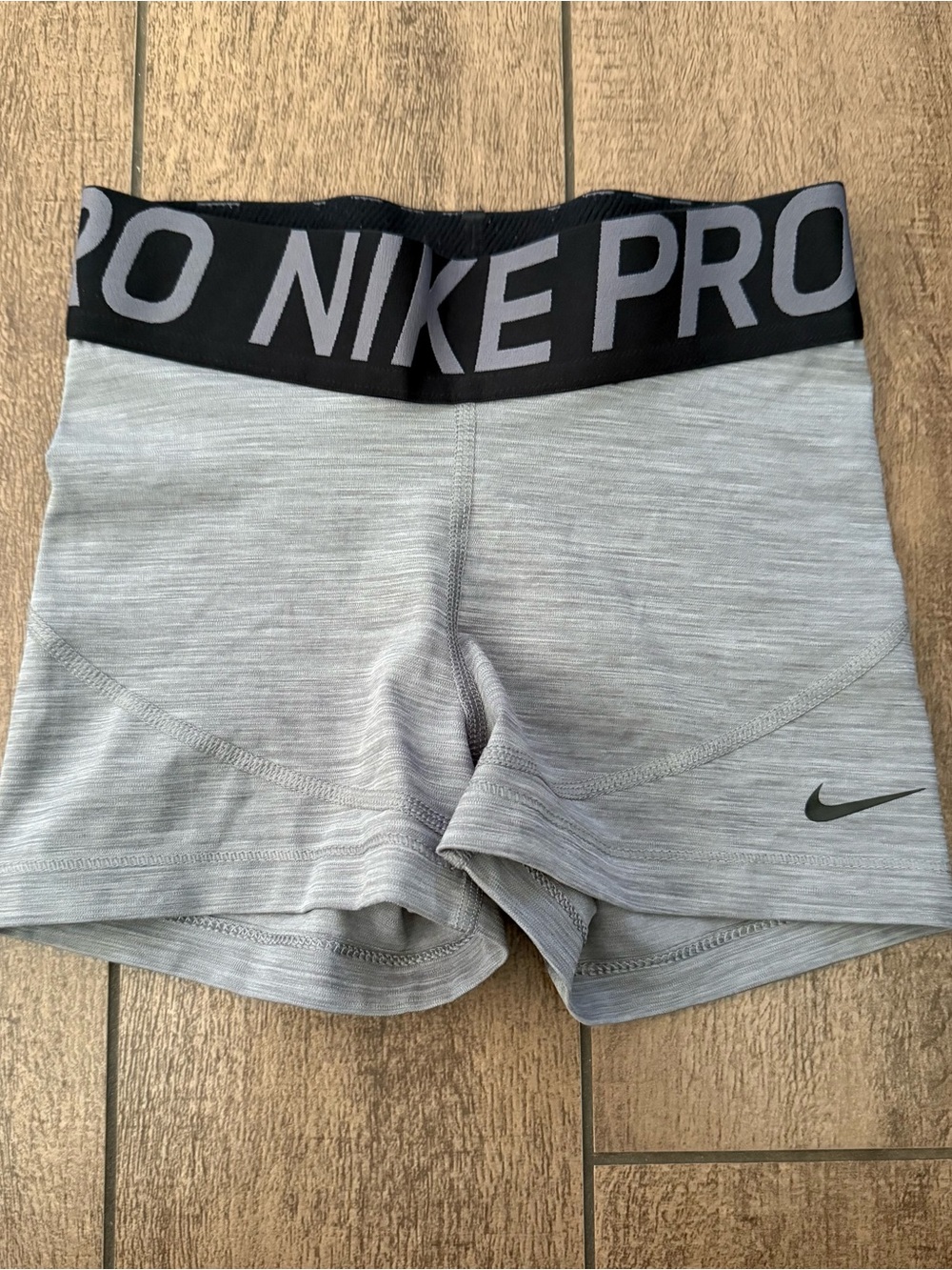 Nike Pro Women’s Light Gray Performance Shorts Sz XS